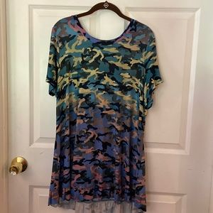 Logo size 1x camouflage hi-low shirt